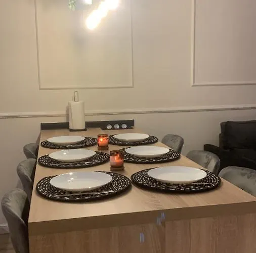6 Osobowy Apartament Premium W Kamienicy - Centrum